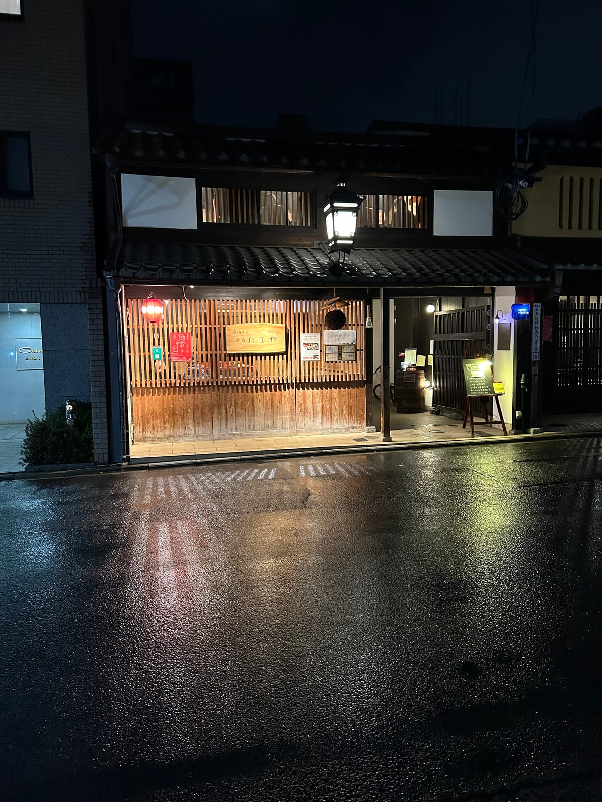 Entrance to an Izakaya in Kyoto at night time.